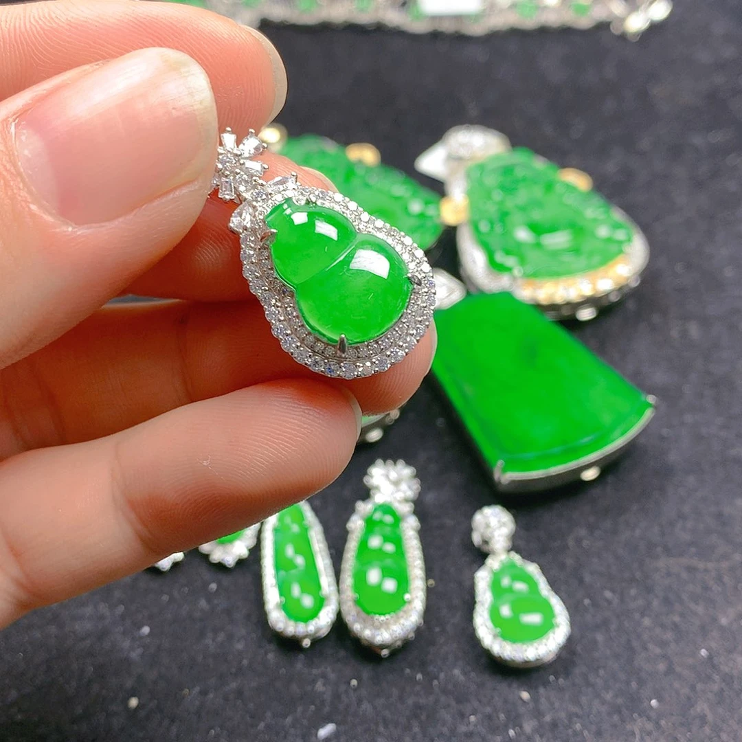 颈饰银S925镶嵌翡翠