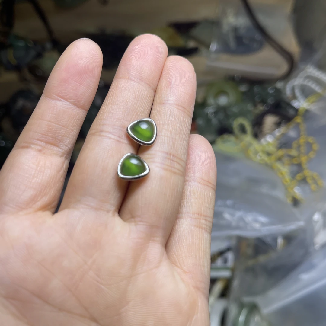 天然玉石帝王绿耳钉帝王绿苹果绿耳钉时尚精美