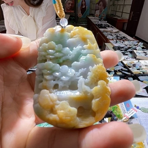 翡翠未镶嵌项圈一个