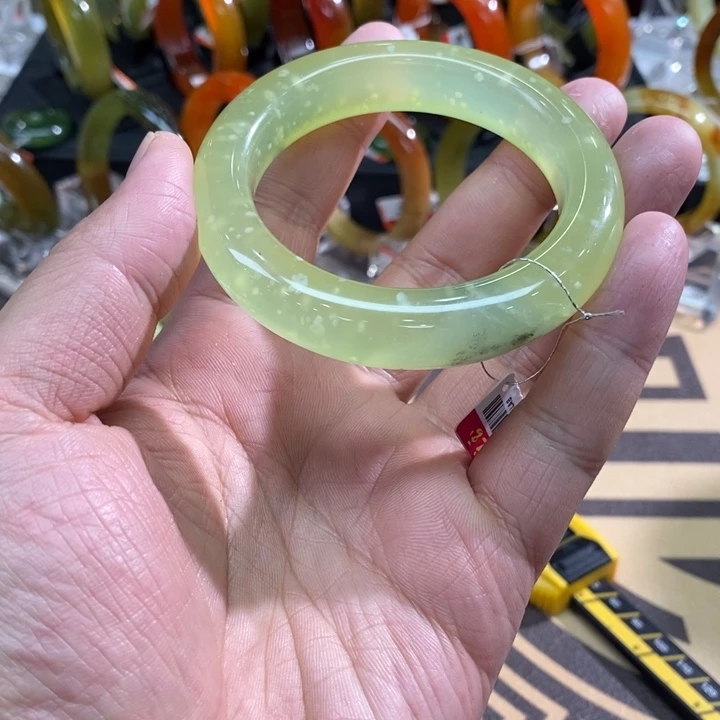 透闪石-蛇纹石玉未镶嵌手镯