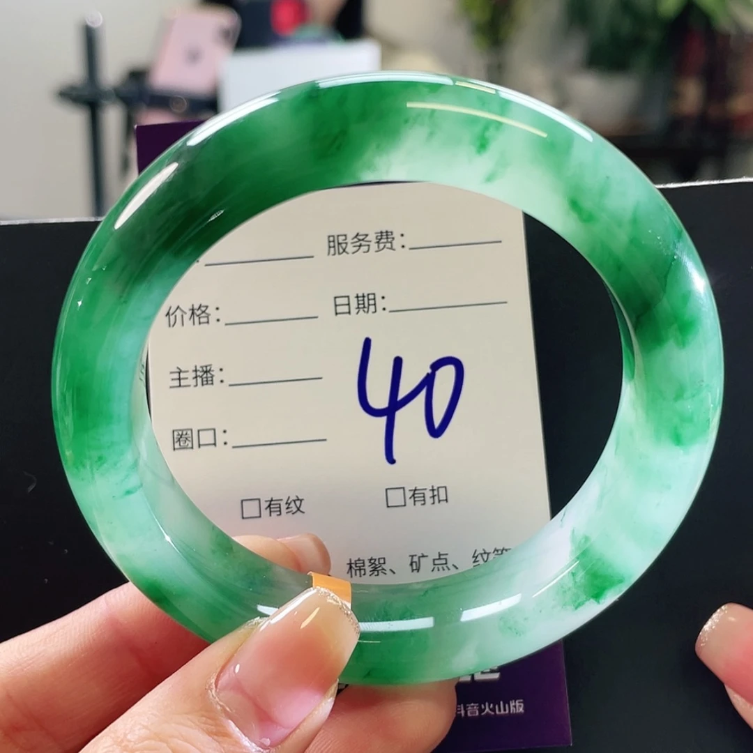 【闪购商品】未镶嵌手镯石英质玉