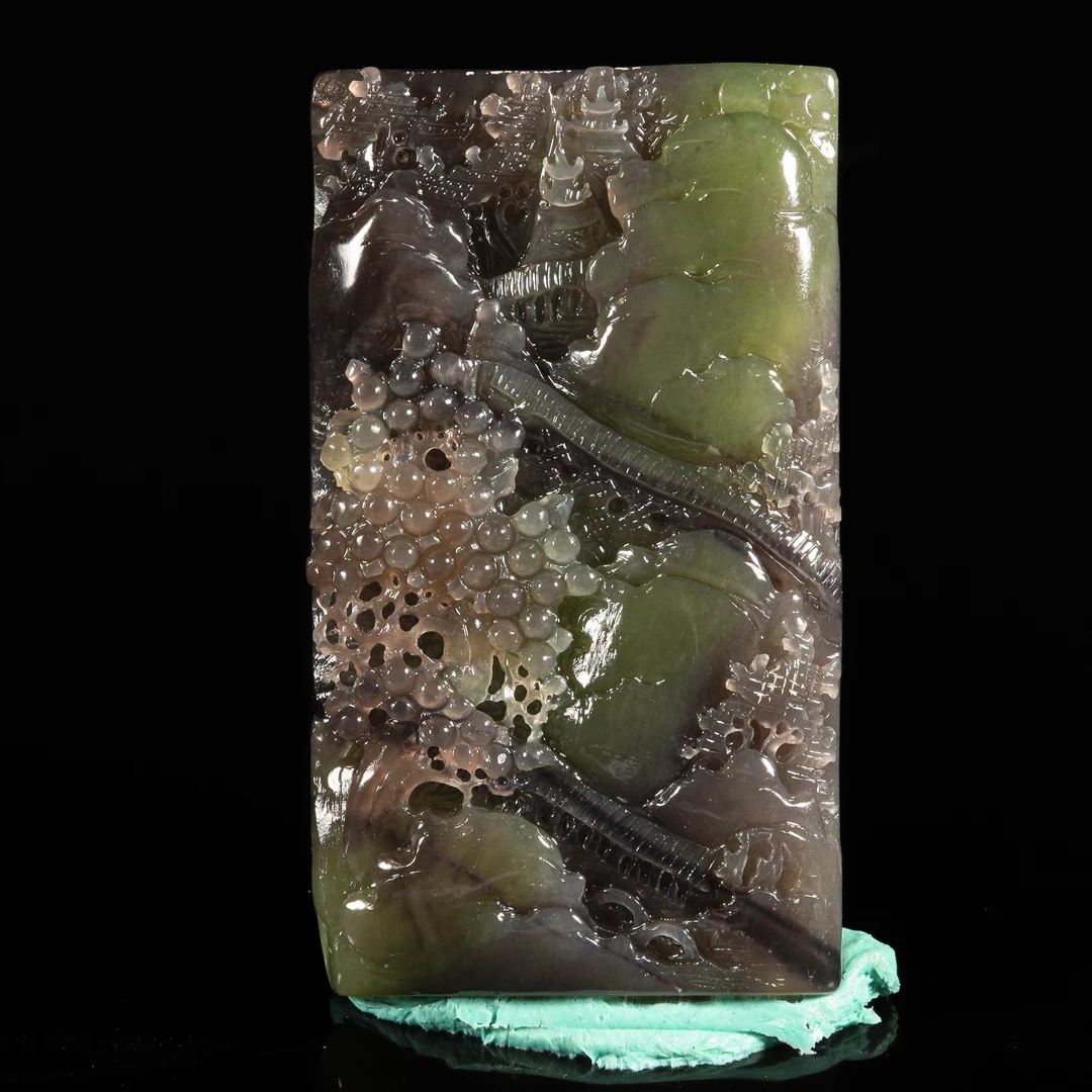 LOT.029和田玉巧雕山水牌/X2727