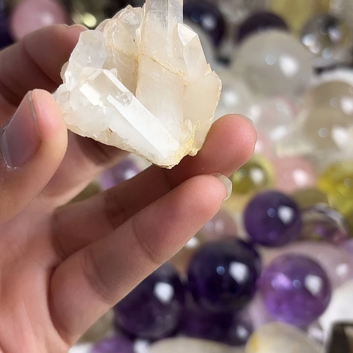 未镶嵌水晶颈饰晶簇