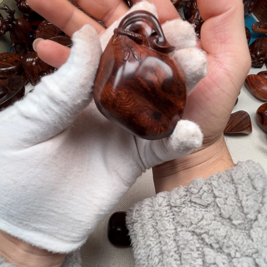 黄花梨/降香黄檀把件雨*钱袋….