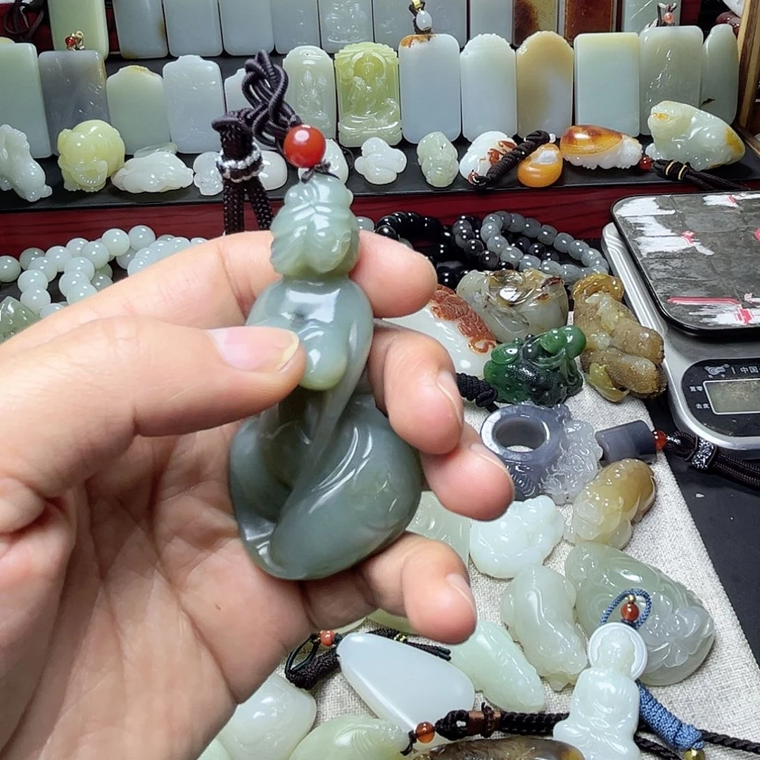 和田玉把件未镶嵌一****?