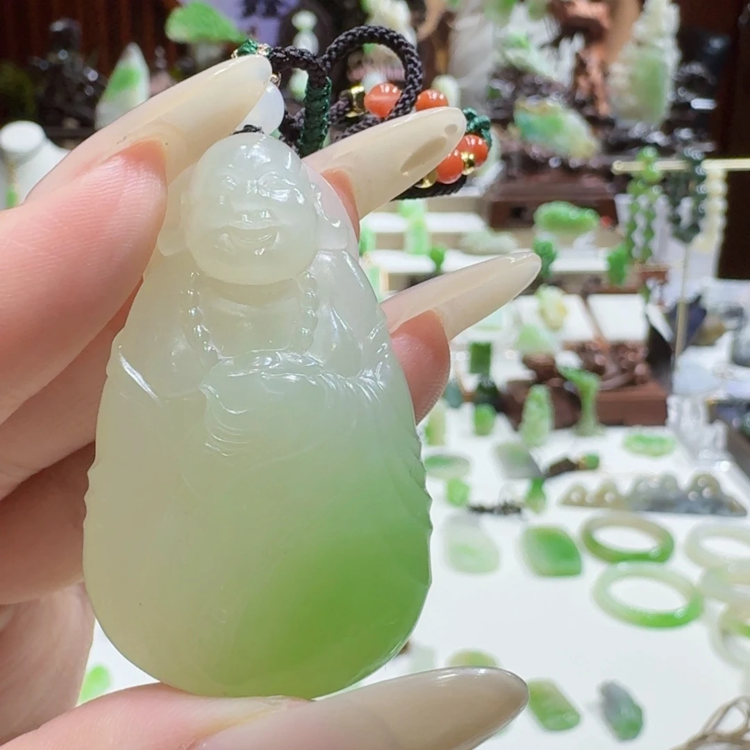 和田玉（翠青玉）未镶嵌挂件翠青佛