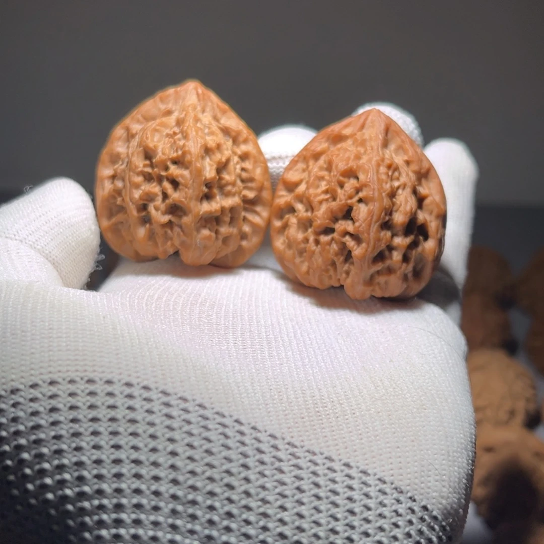 文玩核桃把件野牛