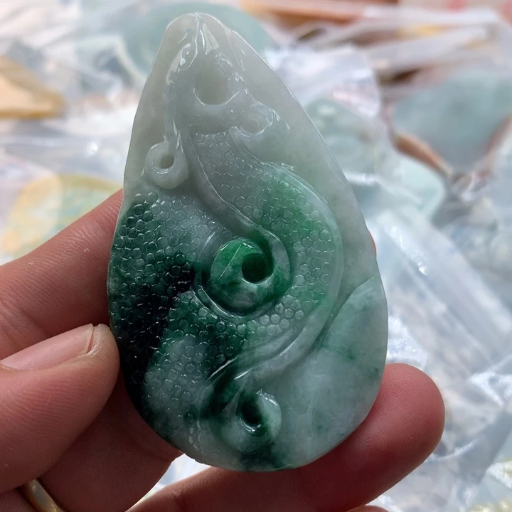 翡翠未镶嵌颈饰保真天然a货翡翠