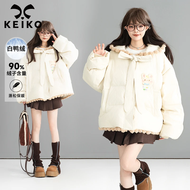 KEIKO [90白鸭绒]蝴蝶结系带短款羽绒服冬季少女感毛球饰连帽外套