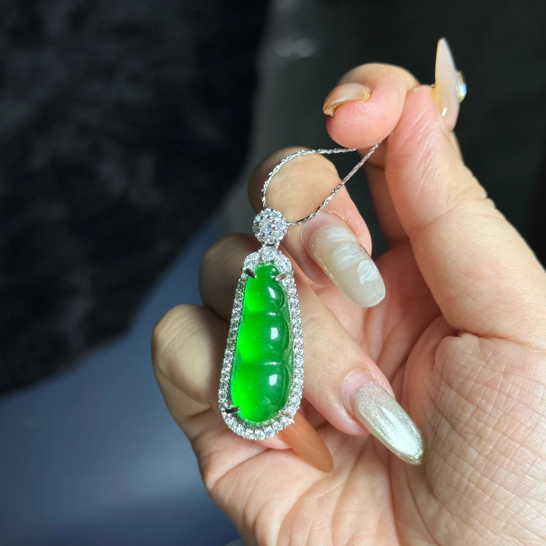 冰种辣绿福豆小豆荚吊坠镀银