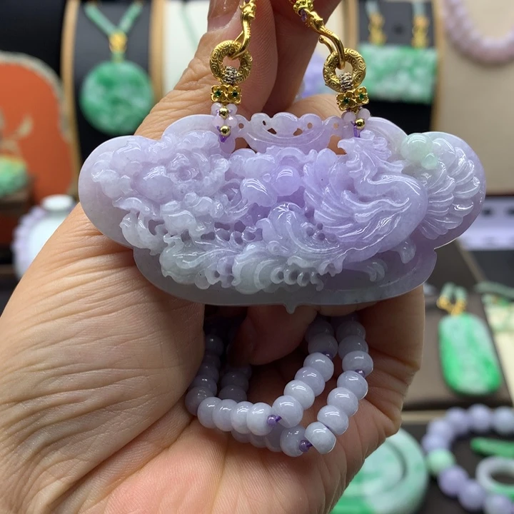 翡翠未镶嵌吊坠(赠链)