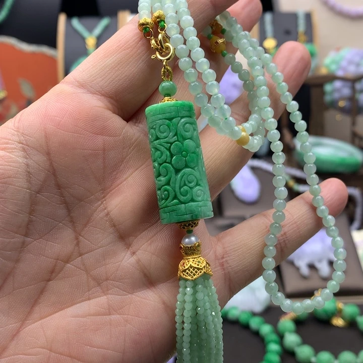 翡翠未镶嵌吊坠(赠链)