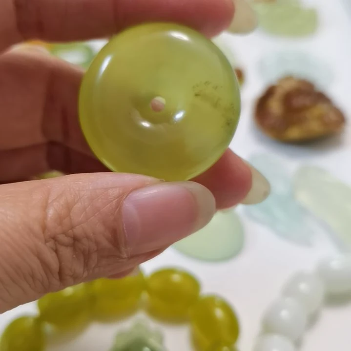 蛇纹石玉未镶嵌吊坠