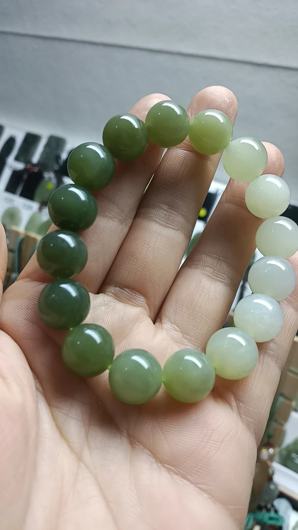 和田玉青海料湖水绿渐变圆珠精美款