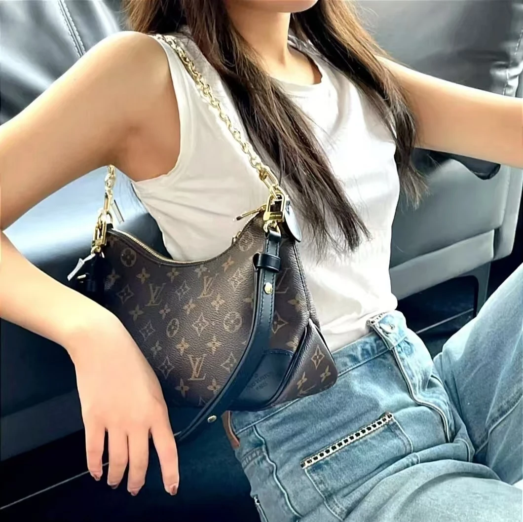 99新 LV  经典时尚女士包包 lv黑牛角/奢侈包自达