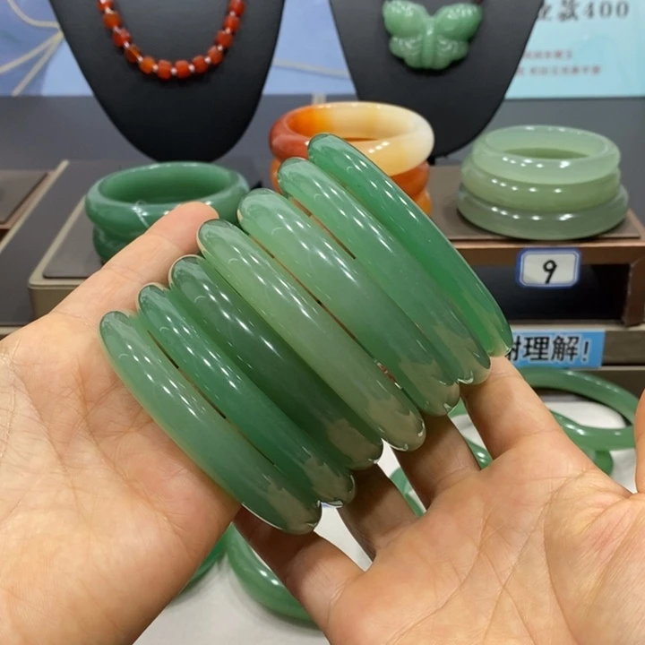 石英岩玉未镶嵌手镯