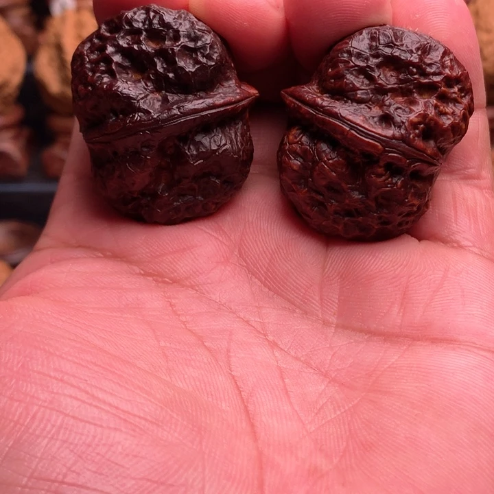 桃核把件14山羊龙脊