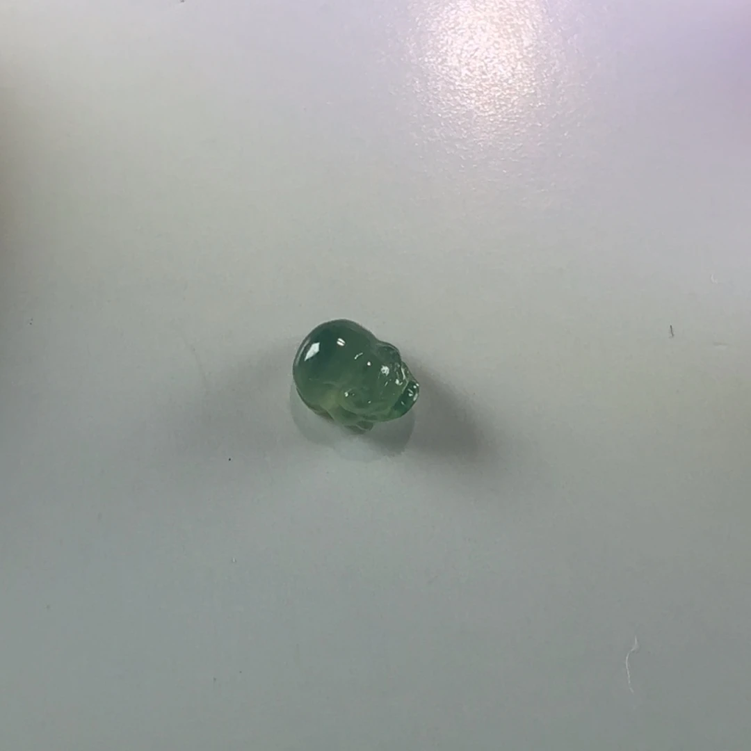 翡翠未镶嵌颈饰貔貅