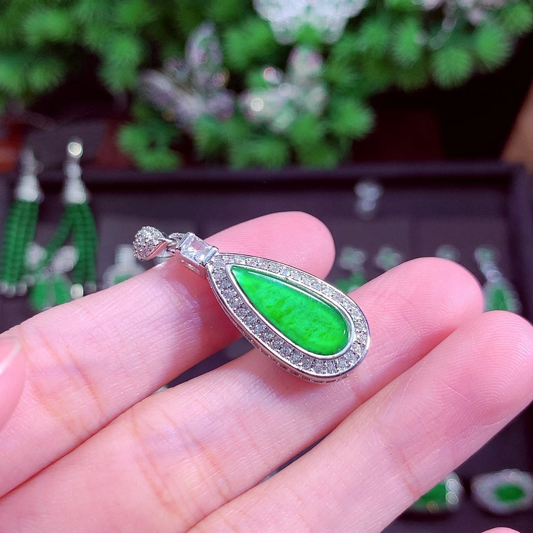 颈饰未镶嵌翡翠天然