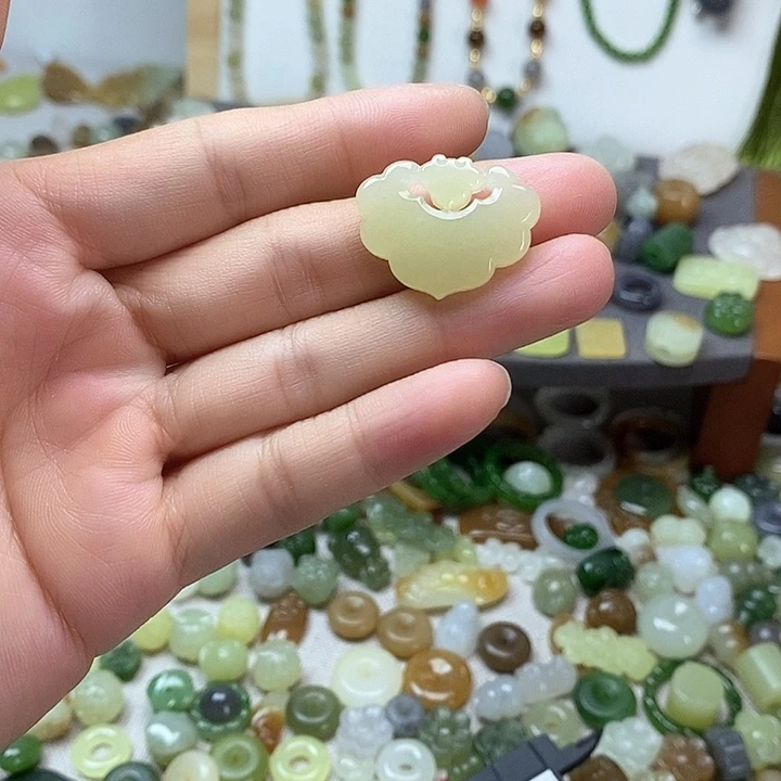 未镶嵌和田玉挂件