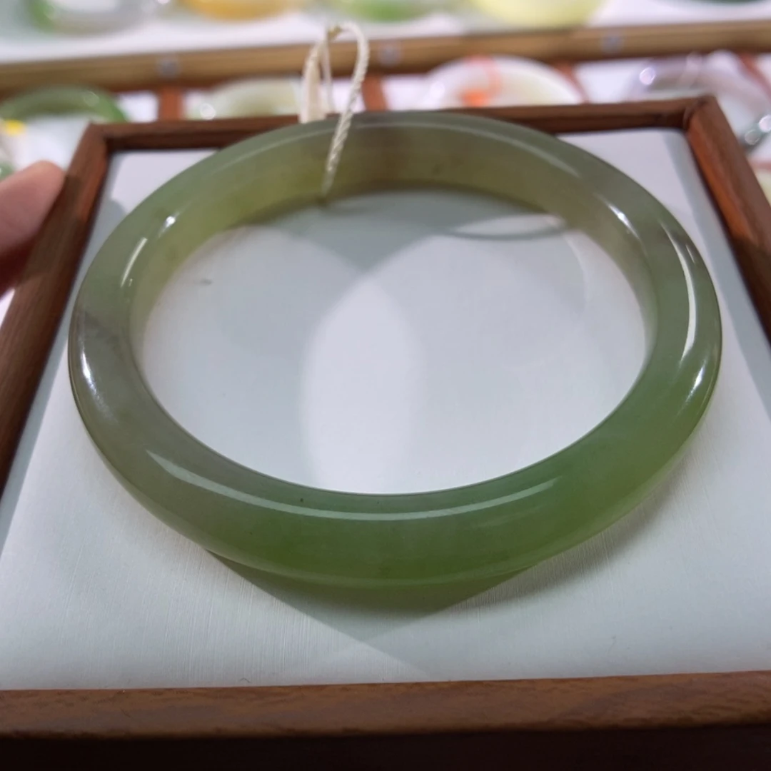 【闪购商品】未镶嵌手镯和田玉