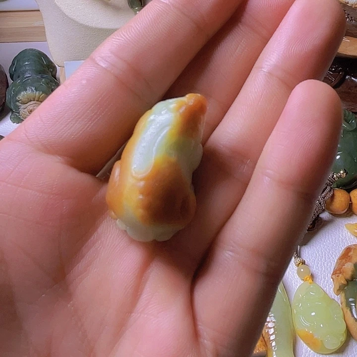 未镶嵌岫岩老玉（透闪石质玉）挂件瞅*
