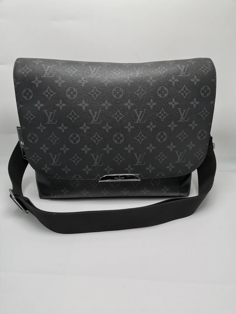 99新 LouisVuitton/路易威登  97新17607 LV黑老花翻盖斜挎包肩包