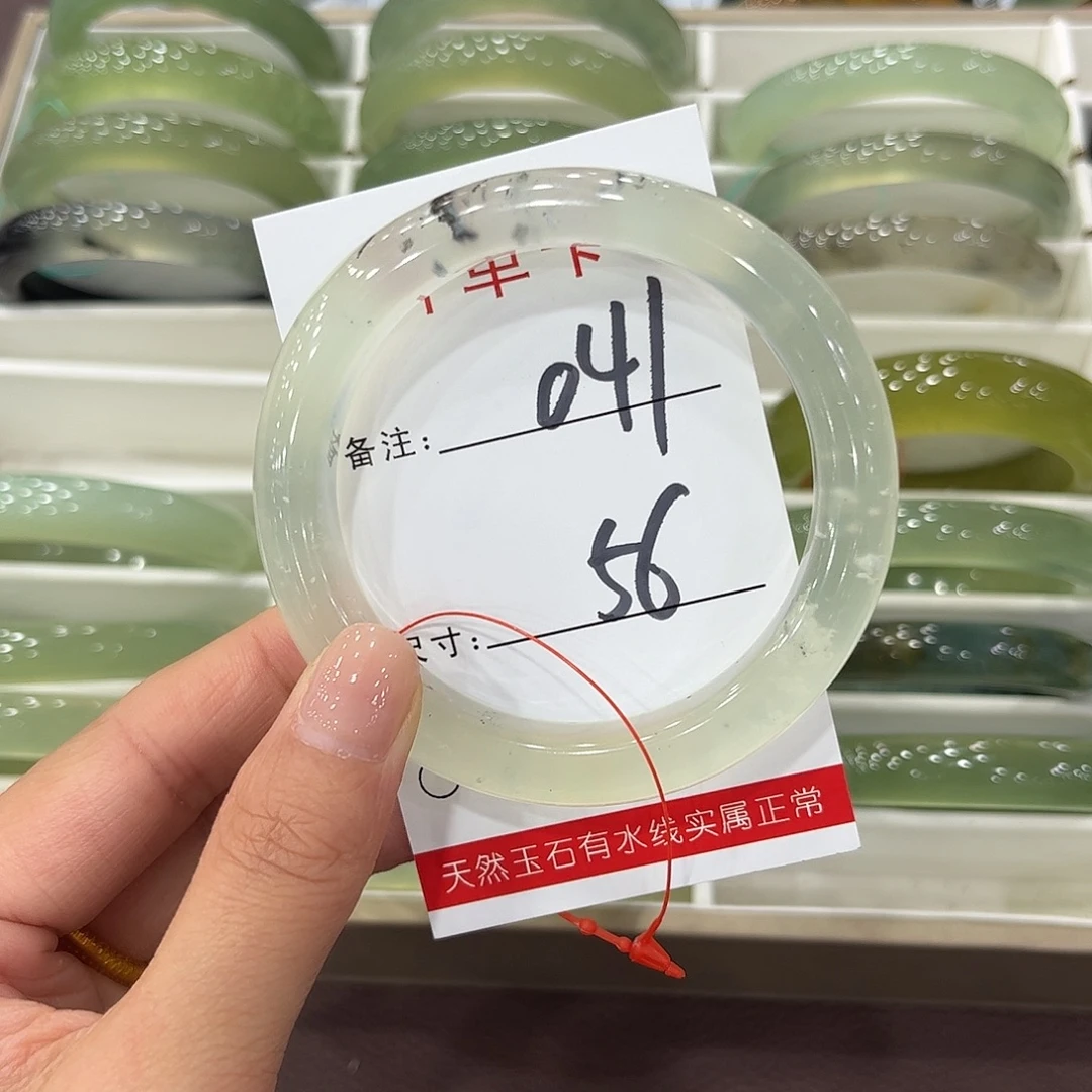 李***人蛇纹石玉未镶嵌手镯