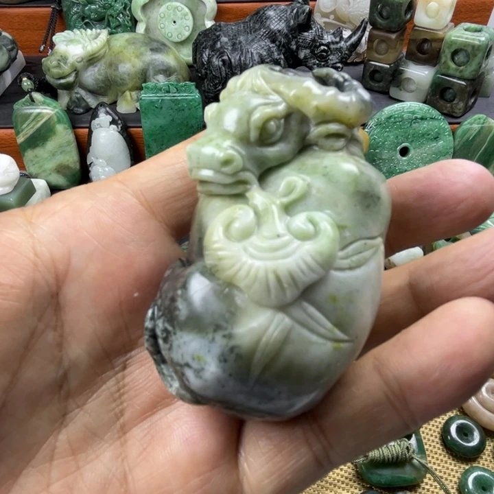 独山玉未镶嵌珠宝半成品