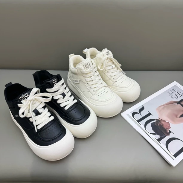 韩版秋冬季加绒爆款时尚百搭高帮小白鞋女增高气质舒适厚底板鞋