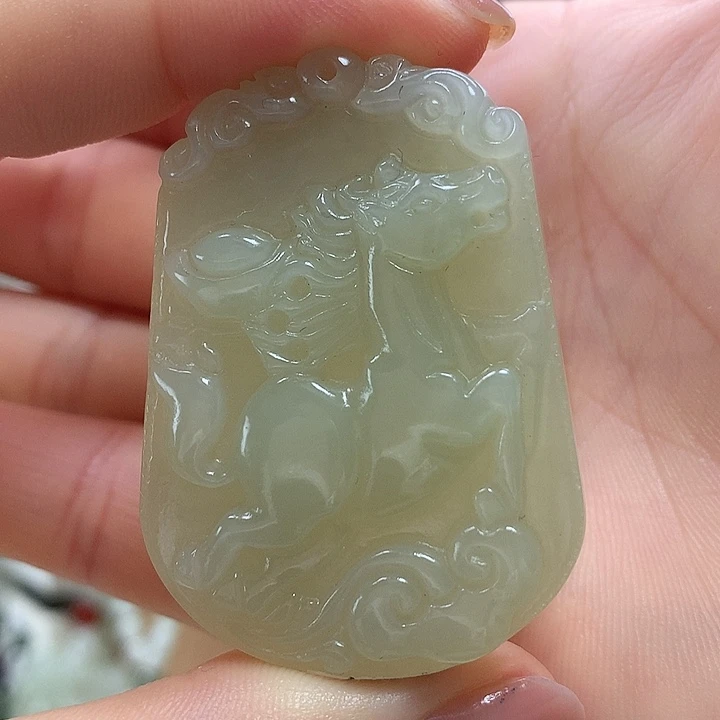 素***！颈饰未镶嵌和田玉
