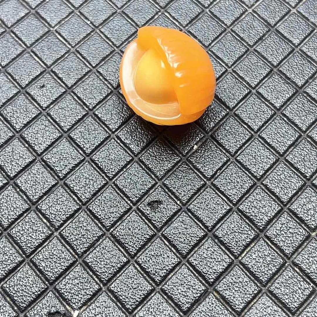 否***来颈饰未镶嵌石英质玉（缅黄）