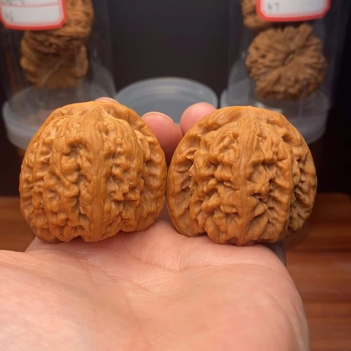 文玩核桃把件麻核桃红锦鲤45