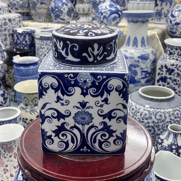 摆件青花瓷手工手绘高温釉下彩，摆件储物罐茶叶罐，小微瑕
