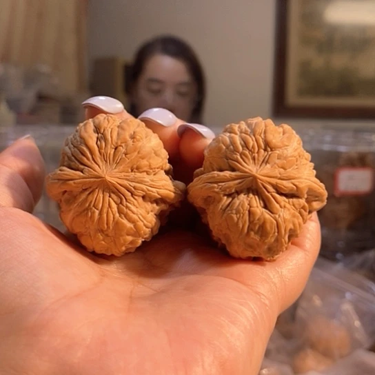 文玩核桃吊坠39门墩有修