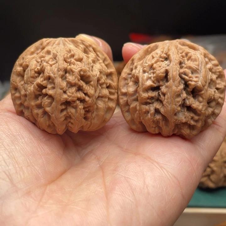 文玩核桃吊坠球筋