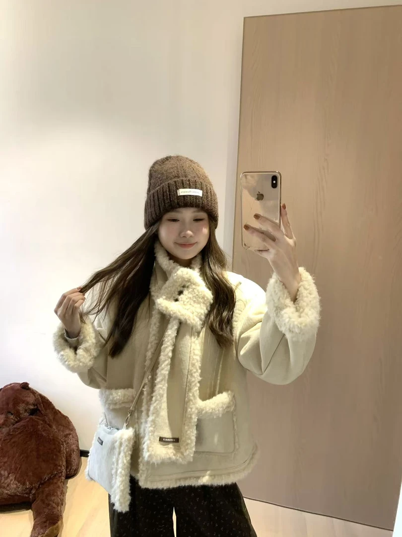 韩11杏色羊羔毛保暖外套女韩系小个子超好看皮毛一体短款上衣冬季