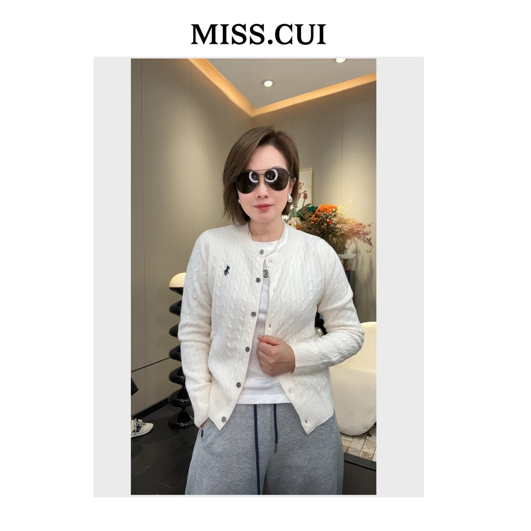 MISS.CUI 极简风穿搭 小马刺绣麻花圆领单排扣绵羊毛长袖开衫7821