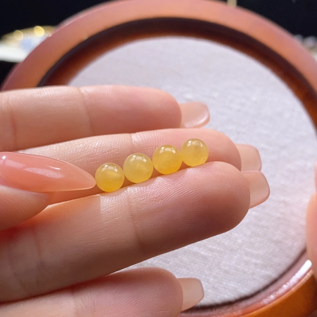 翡翠未镶嵌吊坠(不含链)翡翠鲜黄圆珠随机发一件