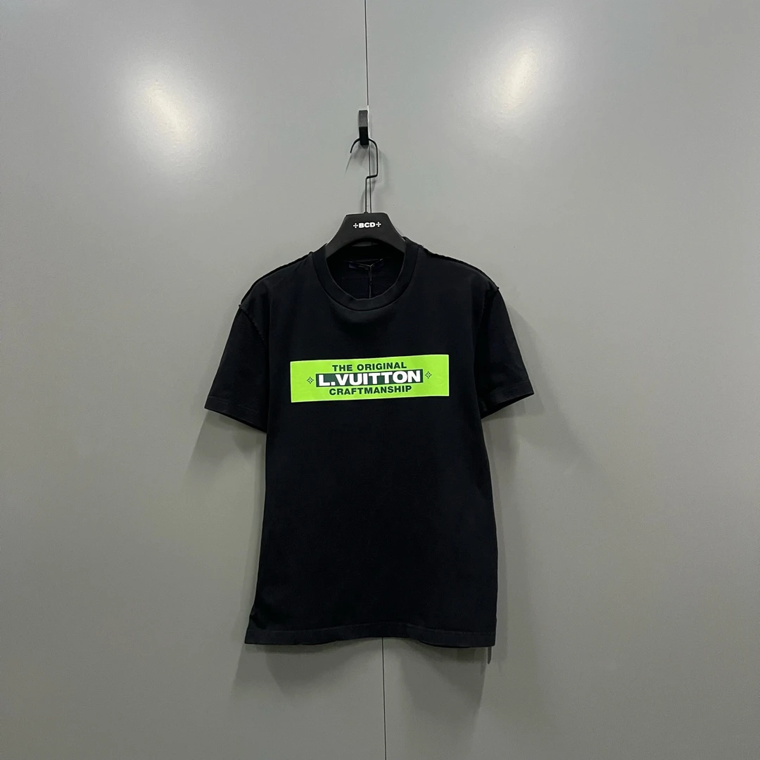 95新 LouisVuitton/路易威登 q218 黑色字母印花短袖S码/ly100229
