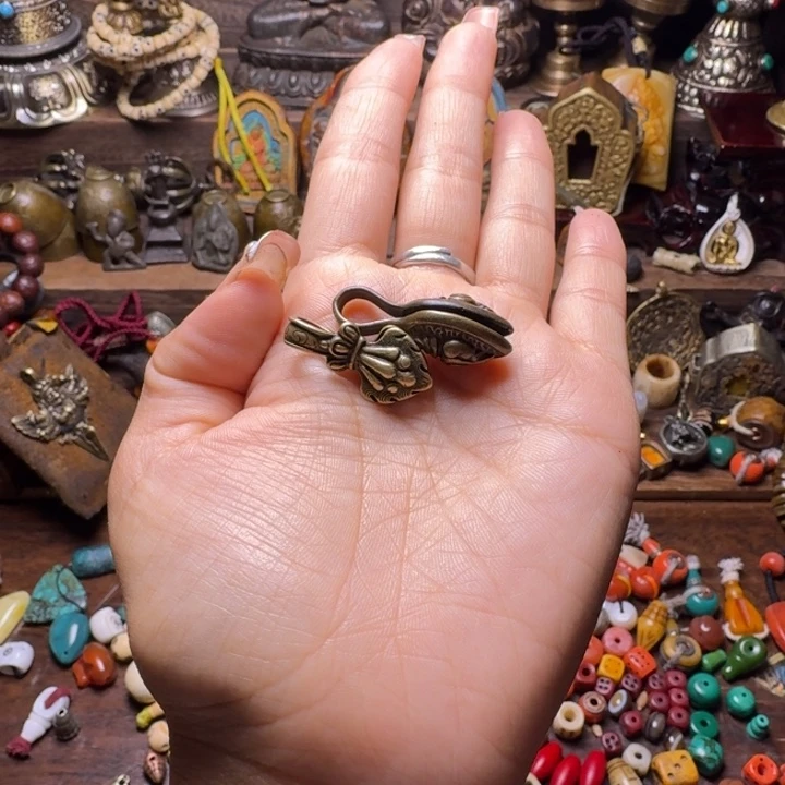 吊坠………………………………………………