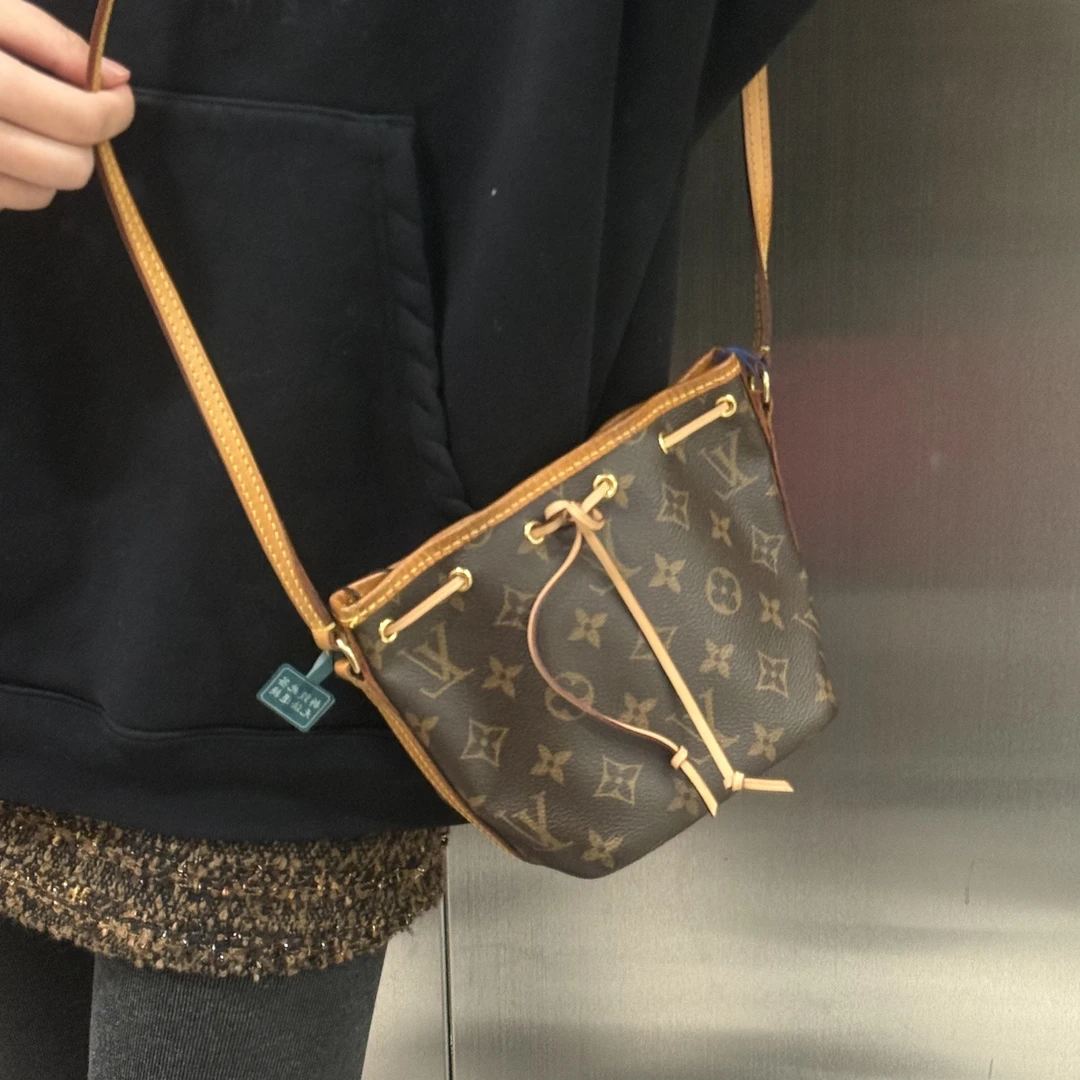 95新 LouisVuitton/路易威登 抽绳水桶小号热巴同款斜挎包