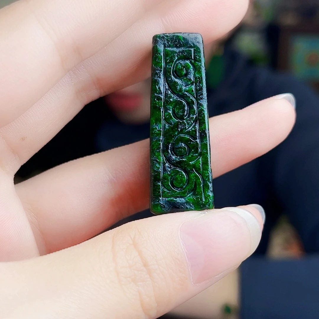 颈饰未镶嵌翡翠多样性