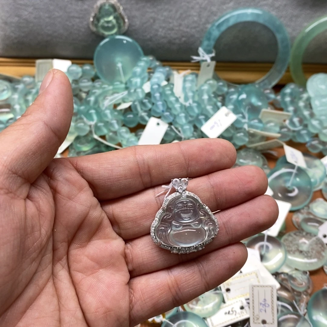 K***诺蛇纹石玉未镶嵌颈饰