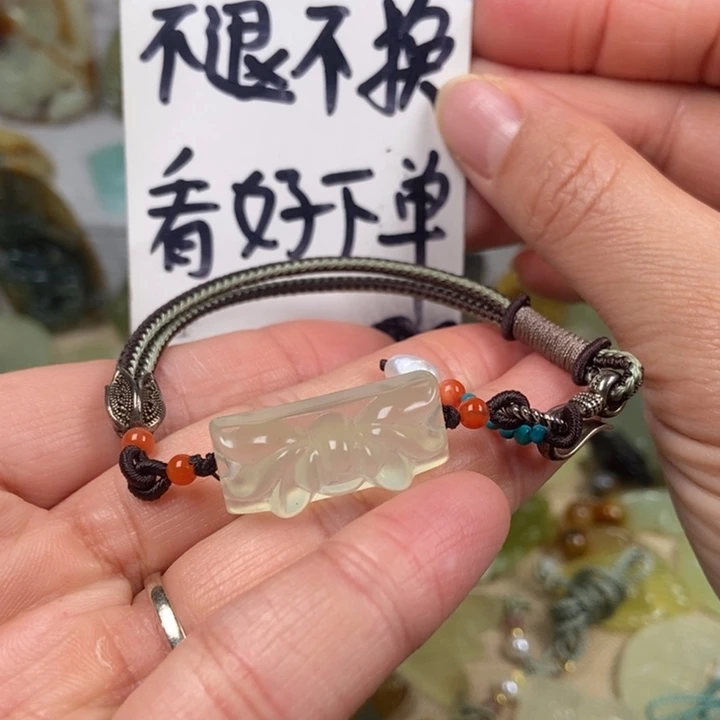 蛇纹石玉颈饰未镶嵌