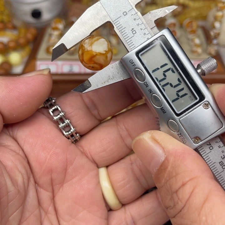 琥珀裸石未镶嵌01号
