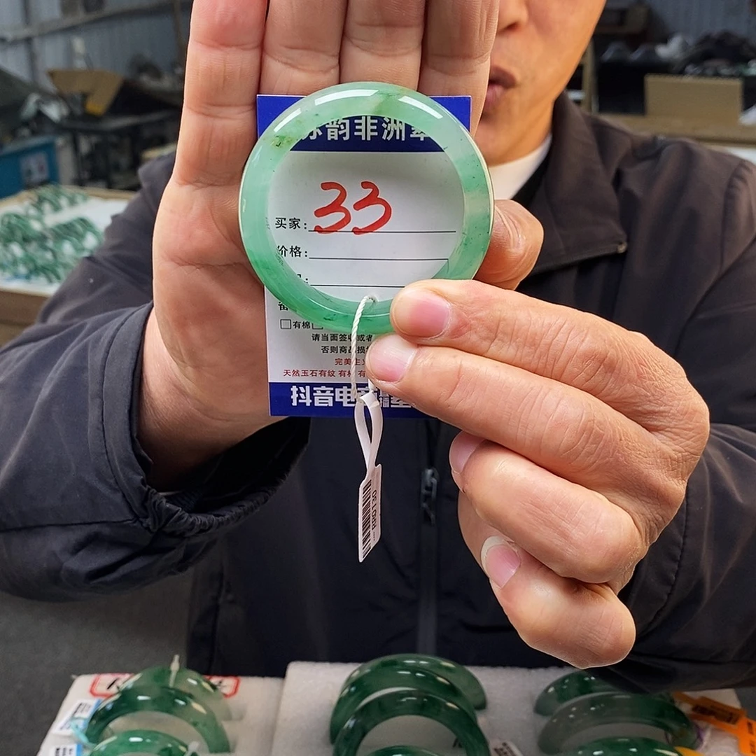 石英质玉（非洲翠）未镶嵌手镯