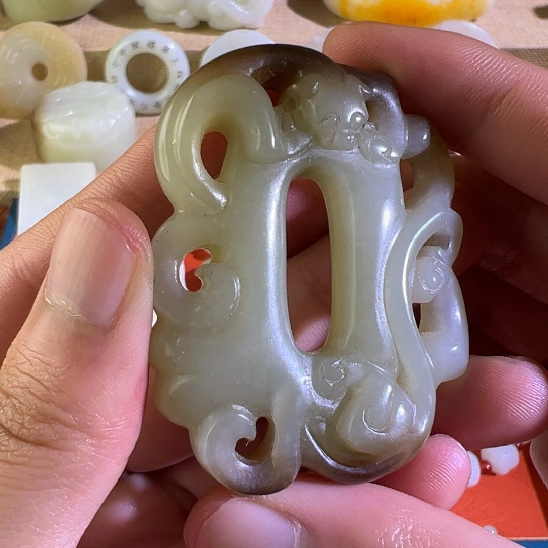 一***水和田玉未镶嵌颈饰