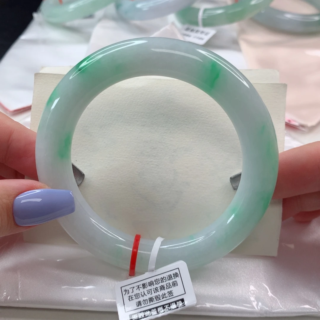 翡翠手镯未镶嵌56.8圈口