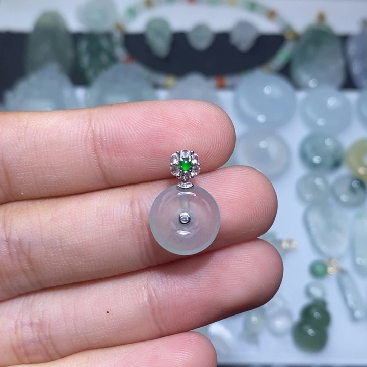 翡翠18K金镶嵌颈饰冰平安扣